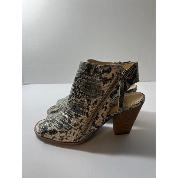 Paul Green Black and Gray Ankle Boots with Textured Sole - Picture 2 of 8